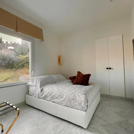 Daire Andrews Luxury La Spezia