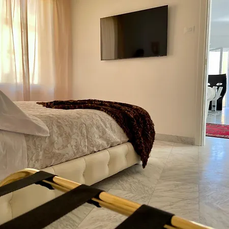 Daire Andrews Luxury La Spezia